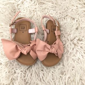 Gap bow sandals